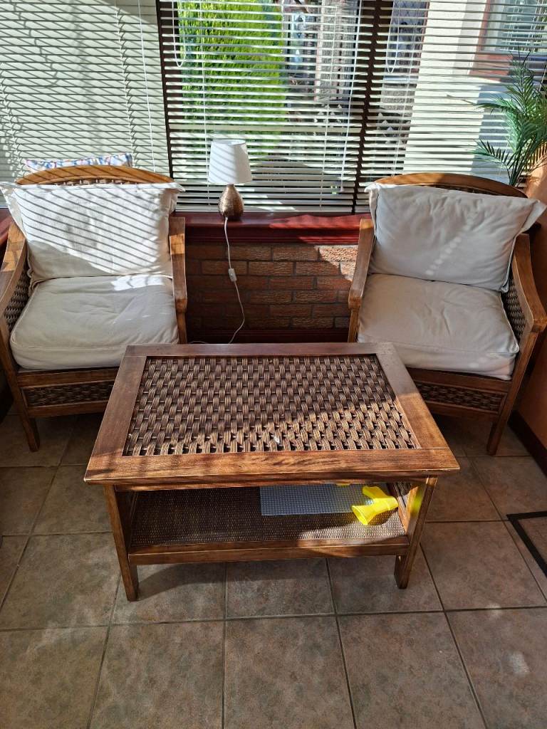 3 chairs and 1 tabke – Good Condition