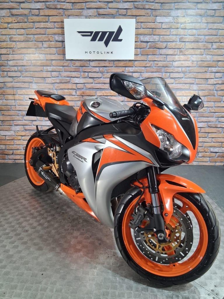 Honda CBR 1000RR FIREBLADE - NATIONWIDE DELIVERY - FULL SERVICE HISTORY 