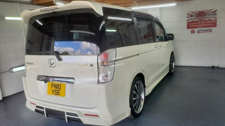 Honda stepwagon spada 2.0 auto 8 seater fresh japanese import new tyres 2010