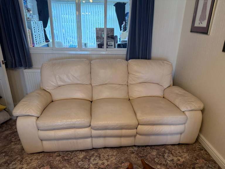 Cream Leather 3-Seater Sofa – Good Condition