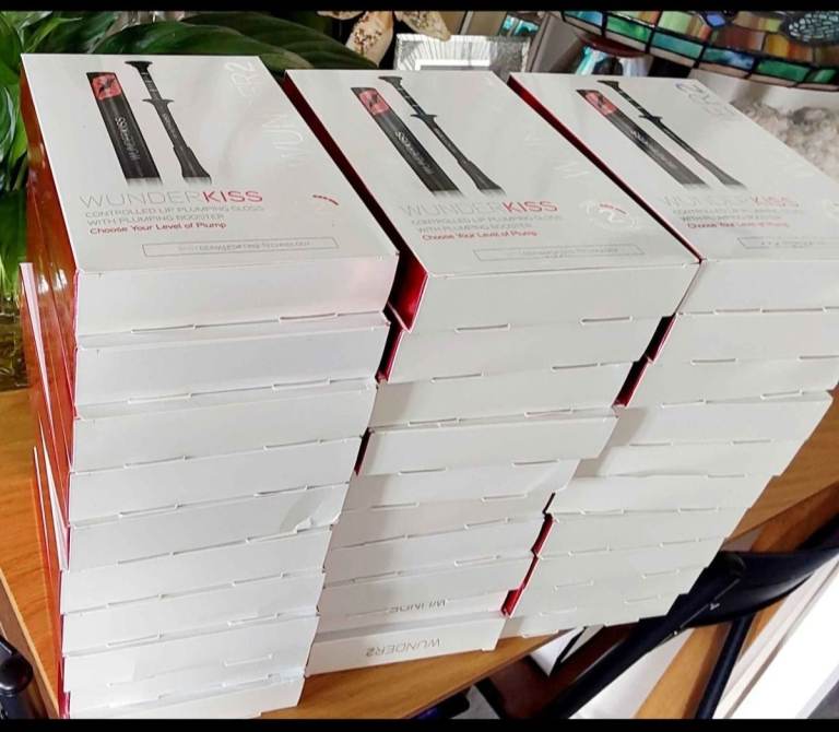 JOB LOT X 20 Wunder2 Wunderkiss Lip Plumping Gloss Kits Only £10