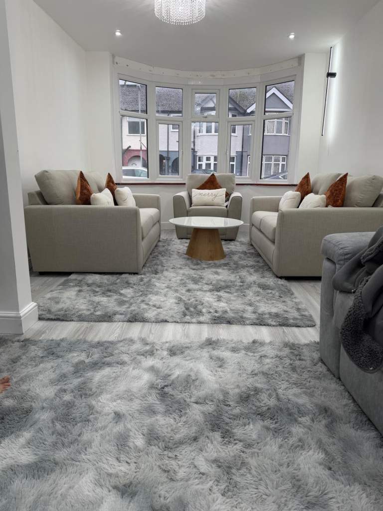 Room for couple or girls prefered muslim