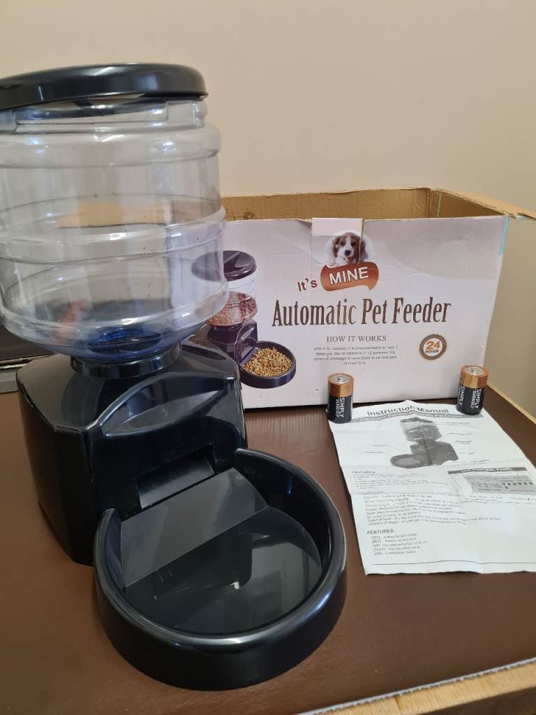 Pet feeder