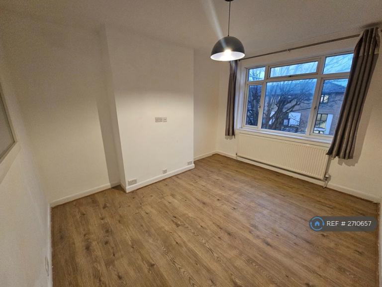 2 bedroom flat in Neasden Lane, London, NW10 (2 bed) (#2710657)