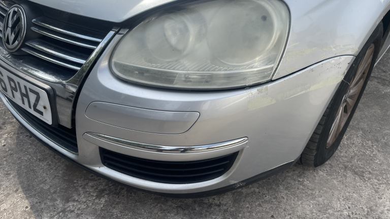 VOLKSWAGEN JETTA IN SILVER FOR BREAKING / DOORS / ALLOYS 08-12