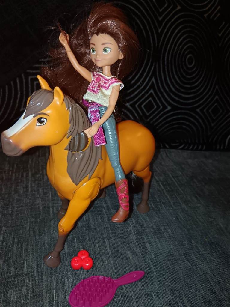 Spirit Riding Free Doll & Horse Set –moves and jumps this still 40 to buy  Good Condition