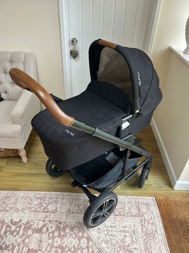 Nuna Pram