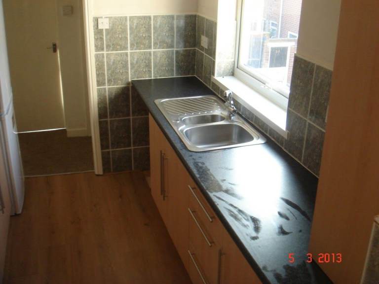 NICE -3 Bed Flat in Gateshead – Ready to Move In -  Rayleigh Grove, NE8 4QQ