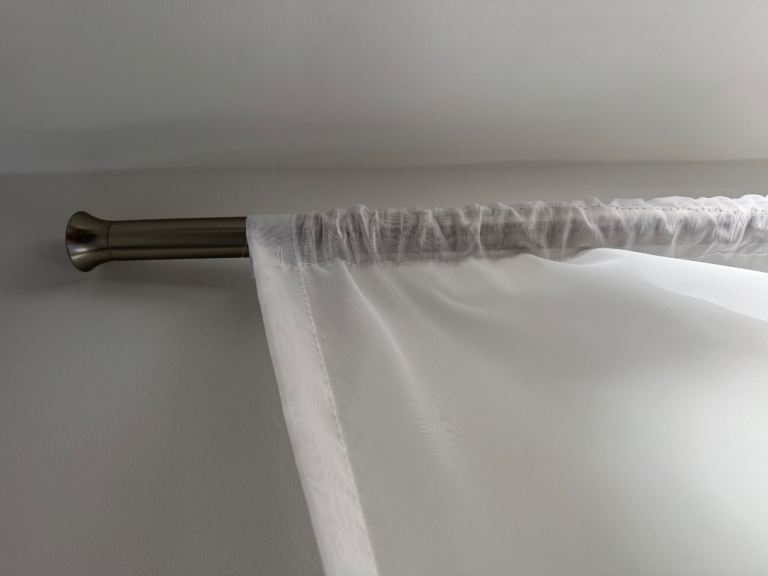 Voile or curtain pole