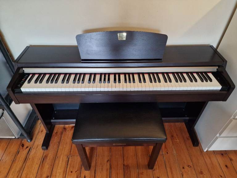 Yahama Clavinova CLP 220 Piano