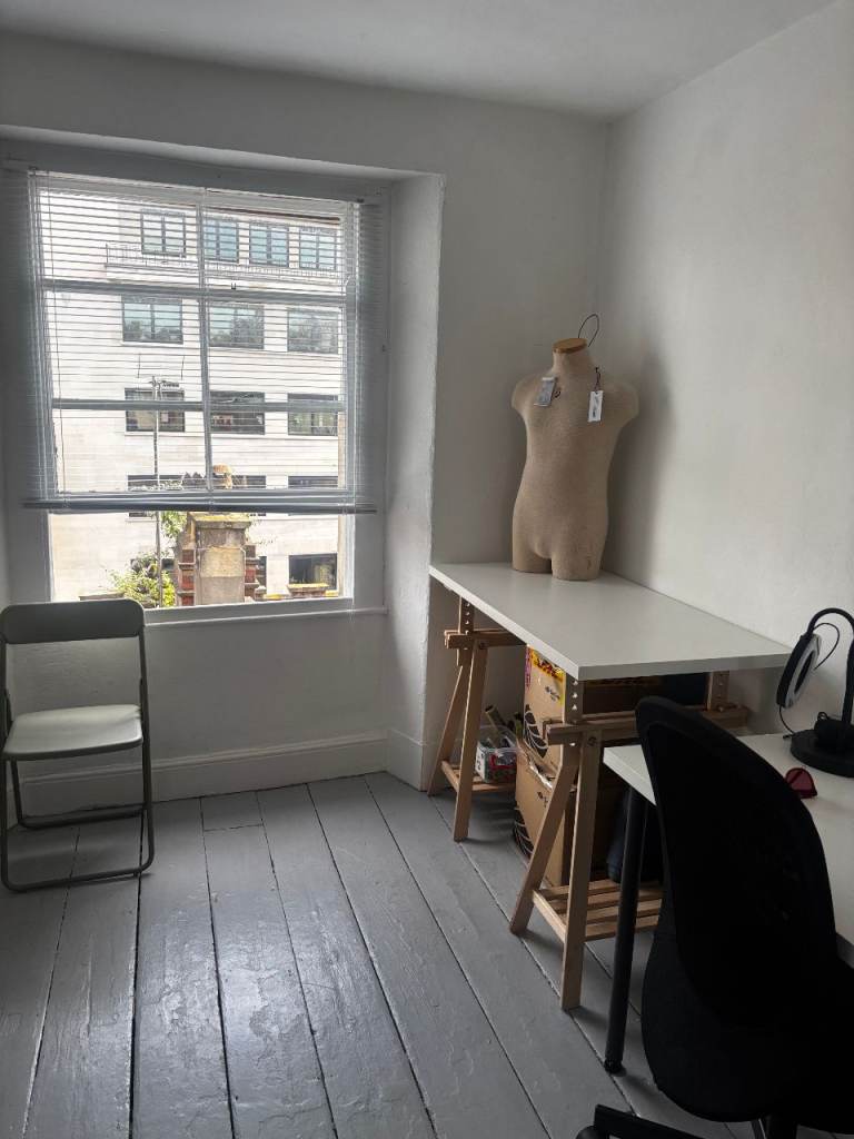 SELF-CONTAINED STUDIO / OFFICE SPACE IN BRISTOL OLD CITY, NEAR ST. NICK'S MARKET 10m²