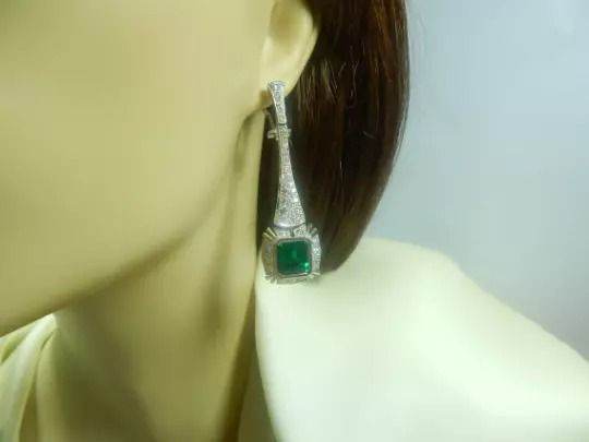 Colombian Fine Emerald Earrings 8.42 / D. 4.50 Cts 18K Yellow Gold & Platinum