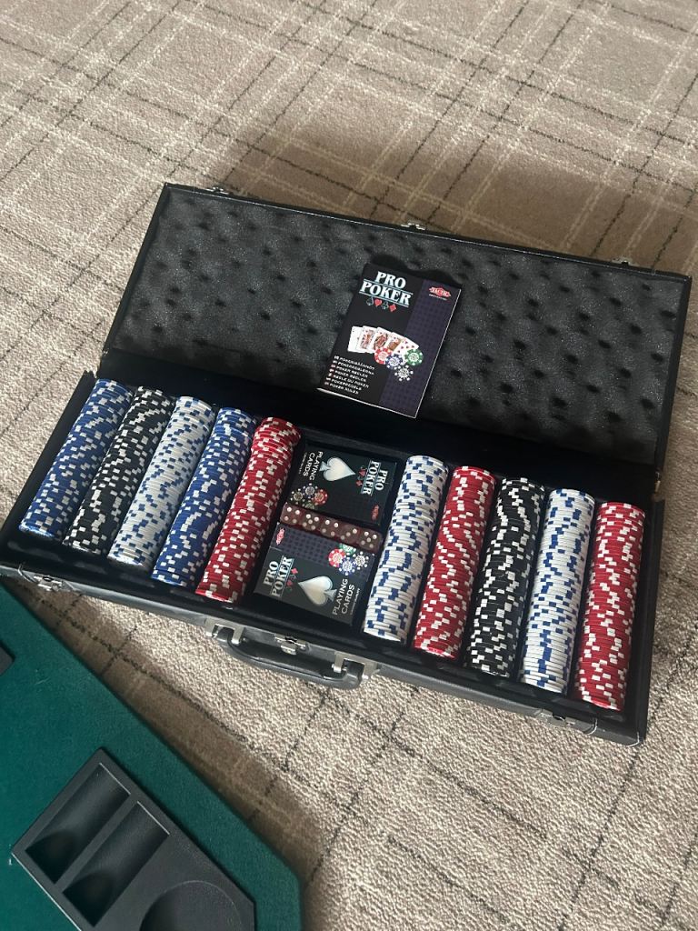 Poker table and chip set