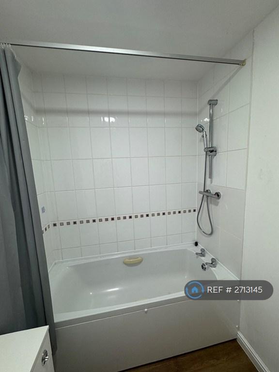 2 bedroom flat in Chequers Close, Corby, NN18 (2 bed) (#2713145)