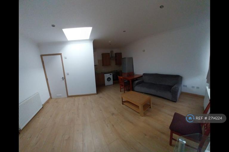 1 bedroom flat in Perivale, Perivale, Ealing, UB6 (1 bed) (#2714224)