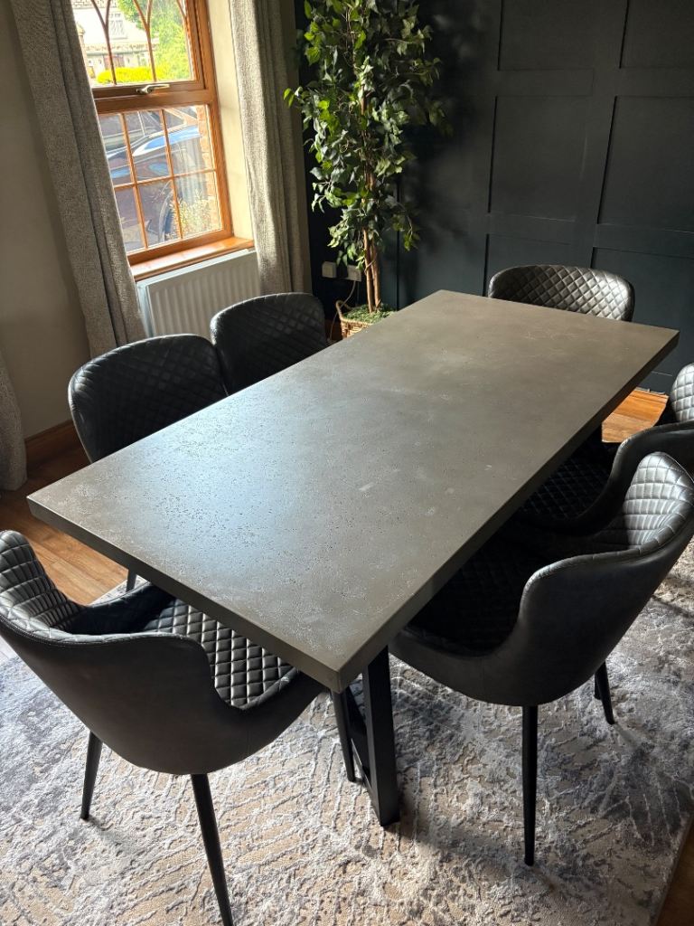Dining table and chairs set