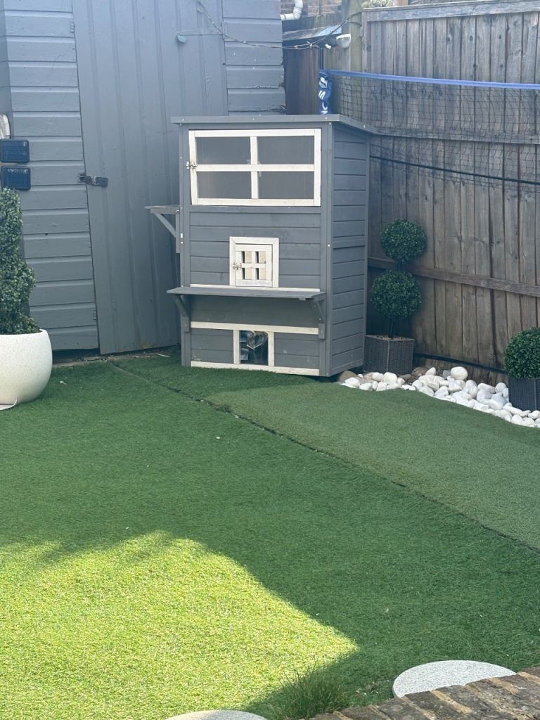 Outdoor pet house 