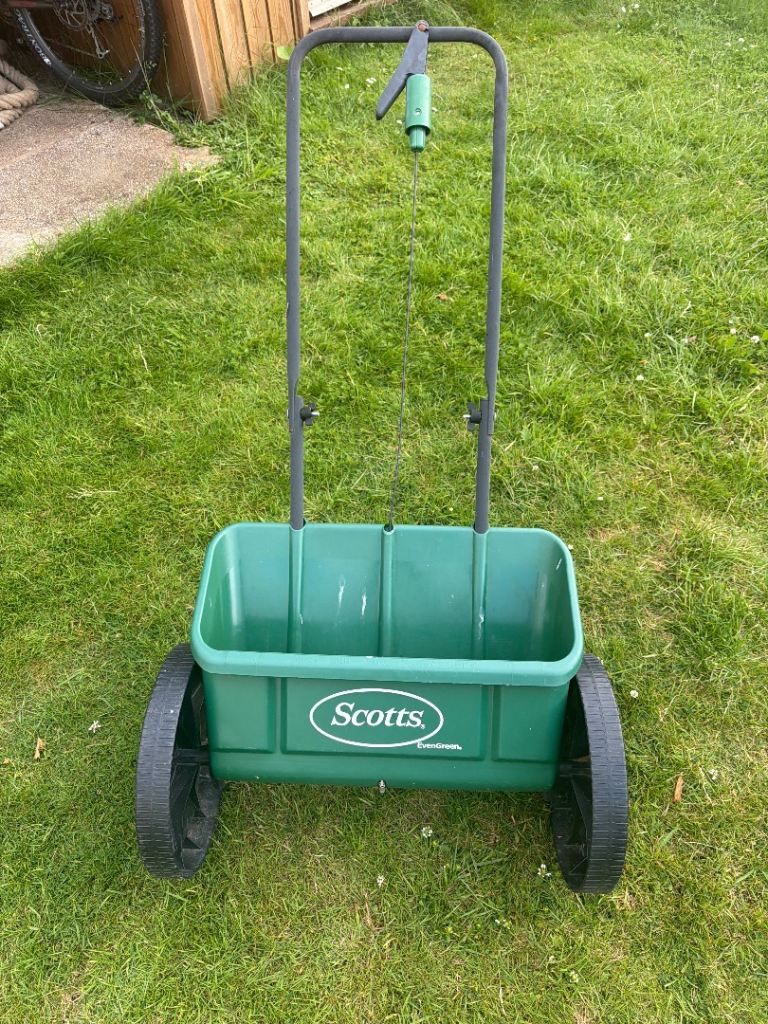 Scotts EasyGreen Rotary Spreader – Good Condition