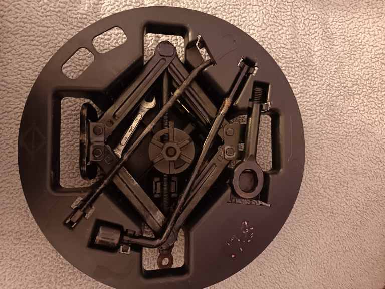 Space saver jack kit kia rio 