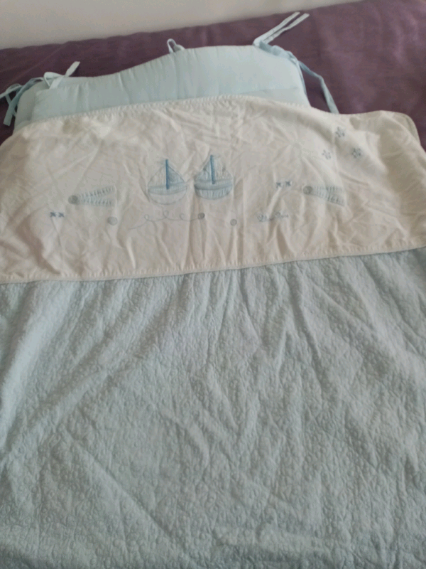 Cot bedding +mobile 