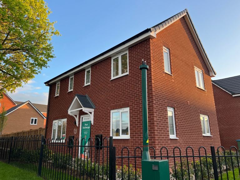 ROOM in Brand New Modern Detached House