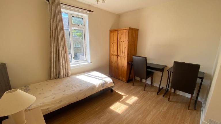 Room to rent in a 2 bed flat close to Dundee city centre and Dundee University/Abertay Universities