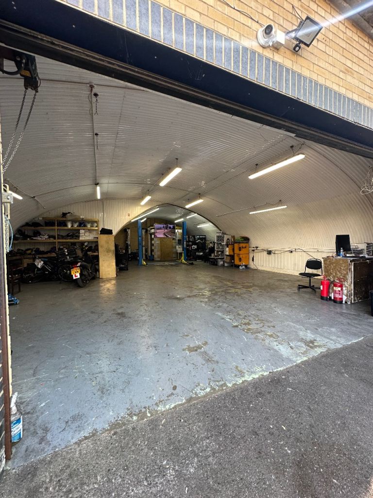 Large Commercial Garage / Workshop Premises – Bethnal Green, London