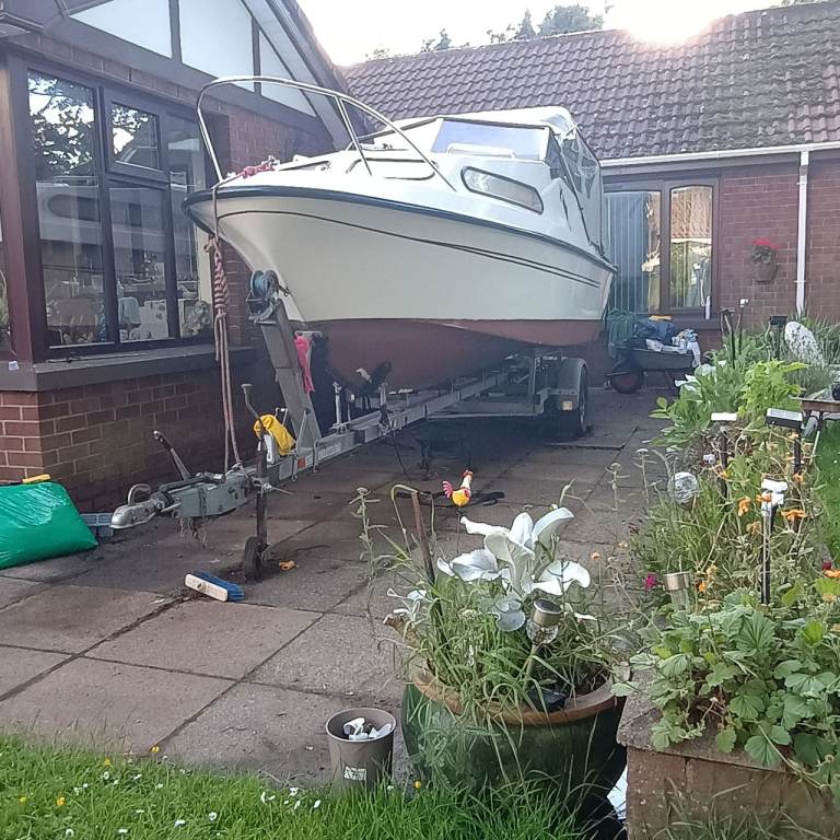 Shetland 570 Boat Yamaha 100hp with Snipe Trailer