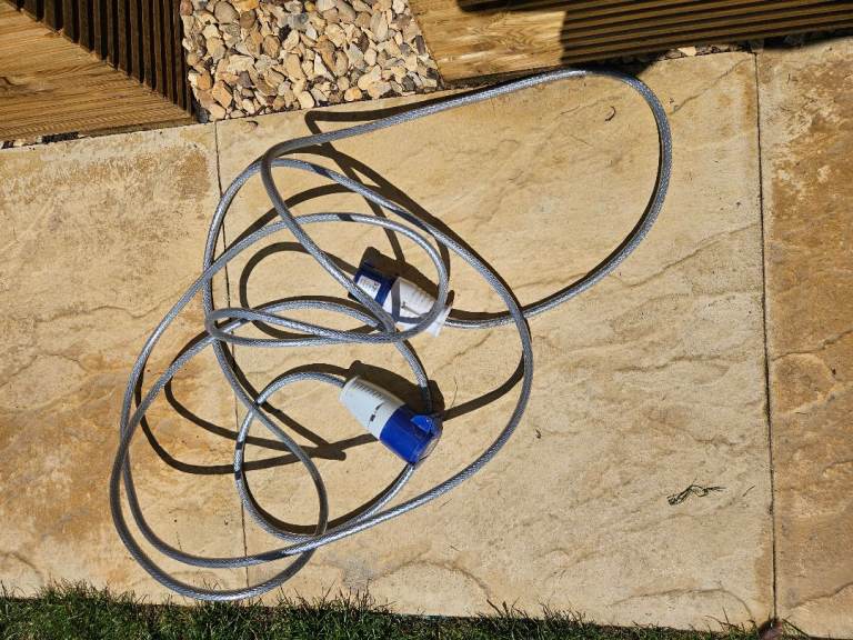 Caravan Hook-Up Extension Cord 240V / 16A / 5m / IP44