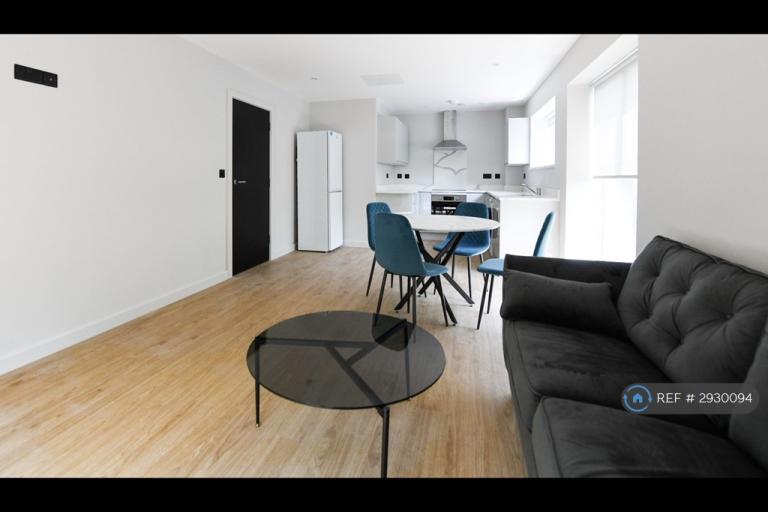 2 bedroom flat in Stanningley Road, Leeds, LS13 (2 bed) (#2930094)