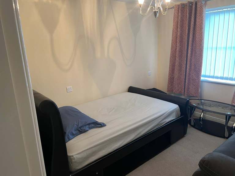 Large double bedroom to rent near Newton-Le-Willows, WA9 2.
