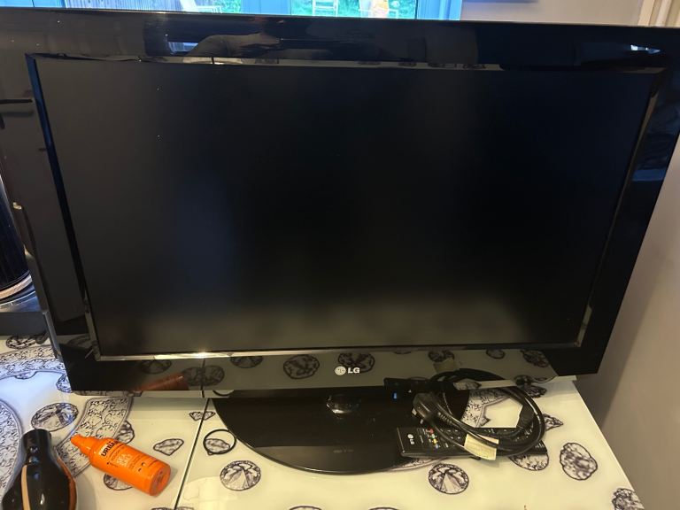 32 inch LG tv not smart 