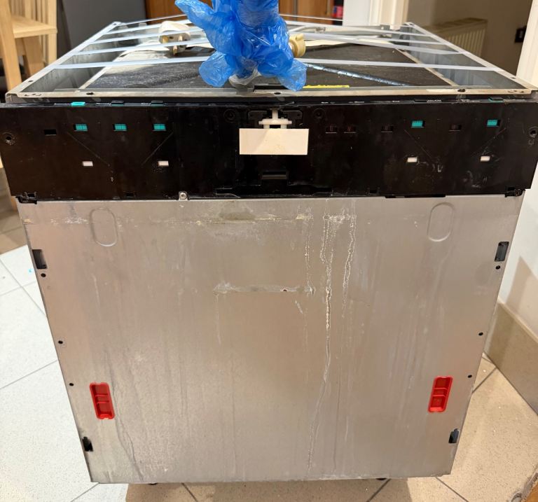 Free dishwasher machine - working but no hot water 