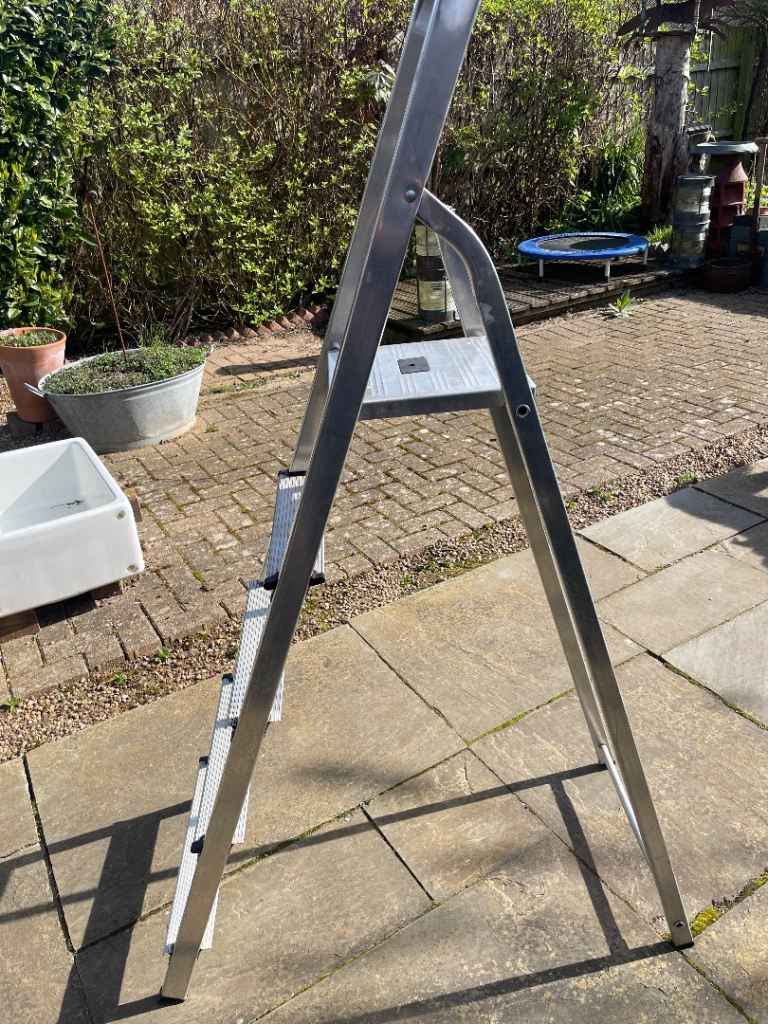 Aluminium Step Ladder – Solid Condition, Ready to Use