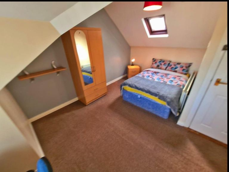 ENSUITE DOUBLE ROOM. LISBURN ROAD AVAILABLE MARCH 