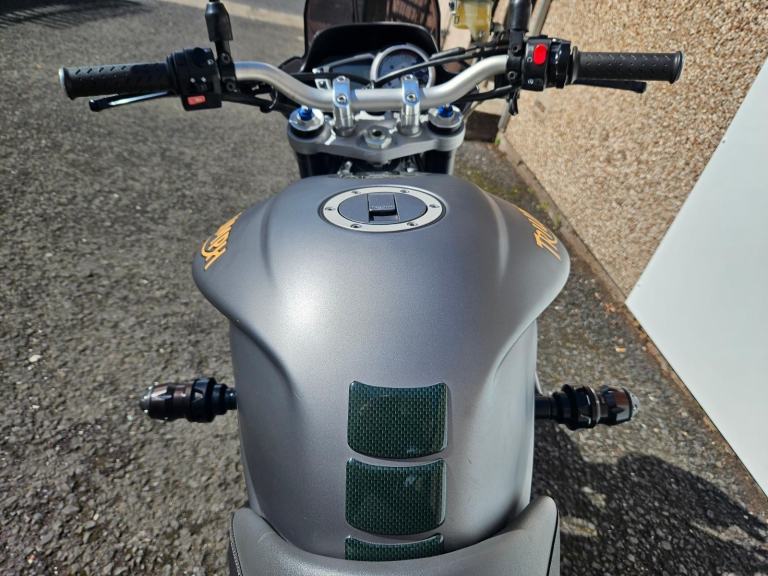 Triumph Street Triple R 675 abs in outstanding condition