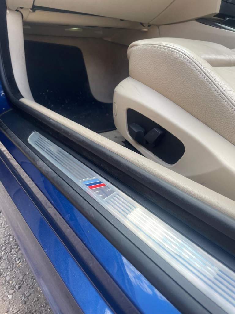 BMW 320d AUTO M SPORTS CONVERTIBLE ANGEL EYES LIGHTS PARKING SENSORS LE MANS BLU