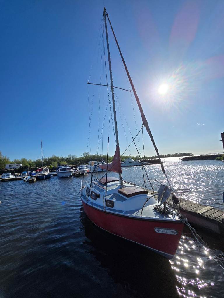23 FT ISLANDER SAIL BOAT