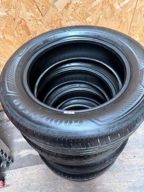 4x Goodyear Efficient Grip 2 SUV 215/60R17