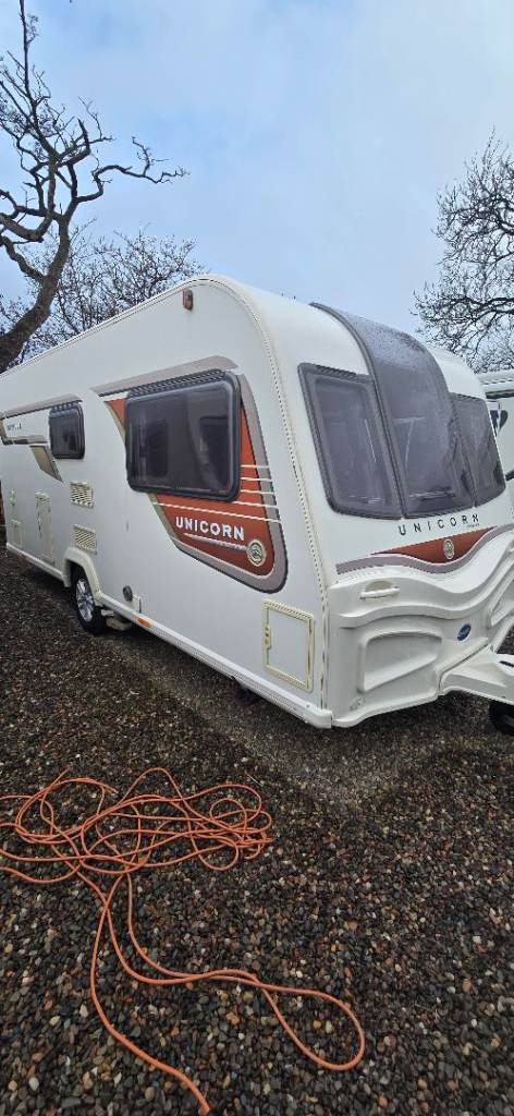 Bailey unicorn Seville 2 berth 2013 motor mover large end bathroom separate shower and toilet 