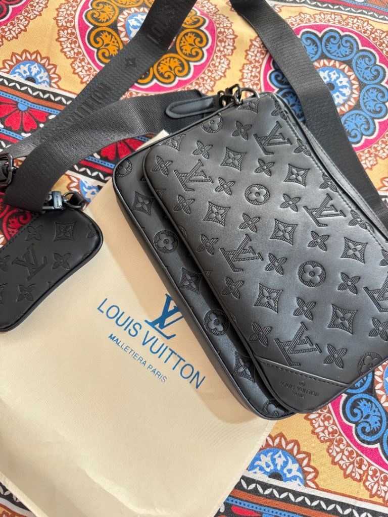 Louis Vuitton Leather Bag 