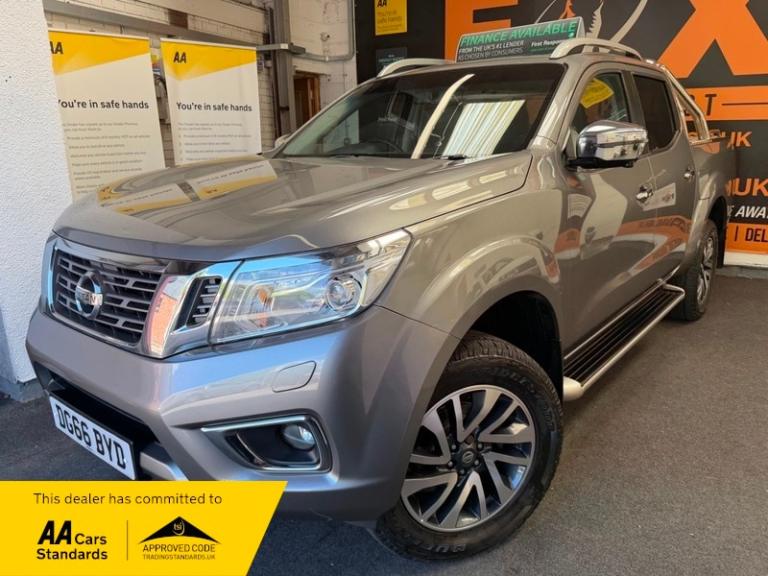  No VAT  Nissan Navara 2.3 DCI Tekna 4X4 auto, 1 owner, 9 services, rear cover