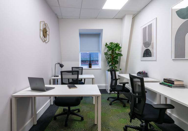 Manchester - M2 4JB \ Office Space Available to Rent by the Day