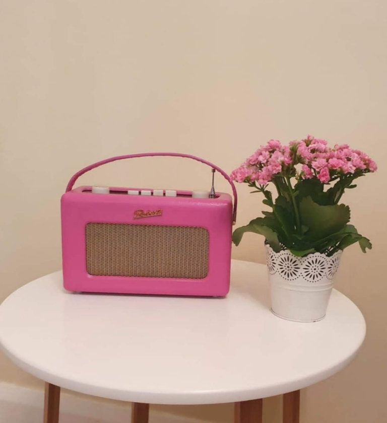 Roberts Revival pink R250 FM radio