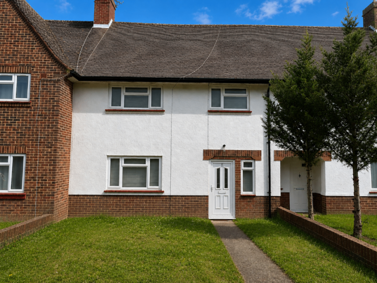 21 Chertsey road, Feltham TW13 4RB - AVAILABLE NOW!
