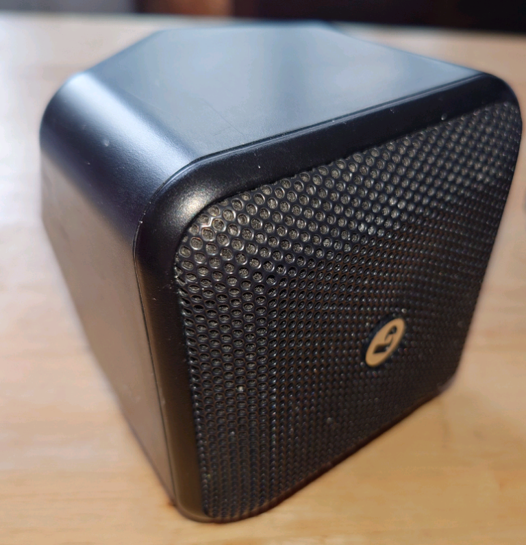 BOSTON ACOUSTICS SOUNDWARE SATELLITE SPEAKERS 