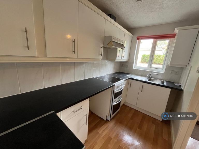 2 bedroom house in High School Close, March, PE15 (2 bed) (#1307016)