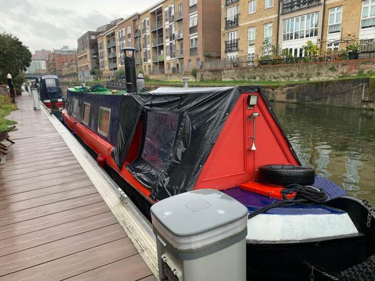 Narrowboat with residential mooring 