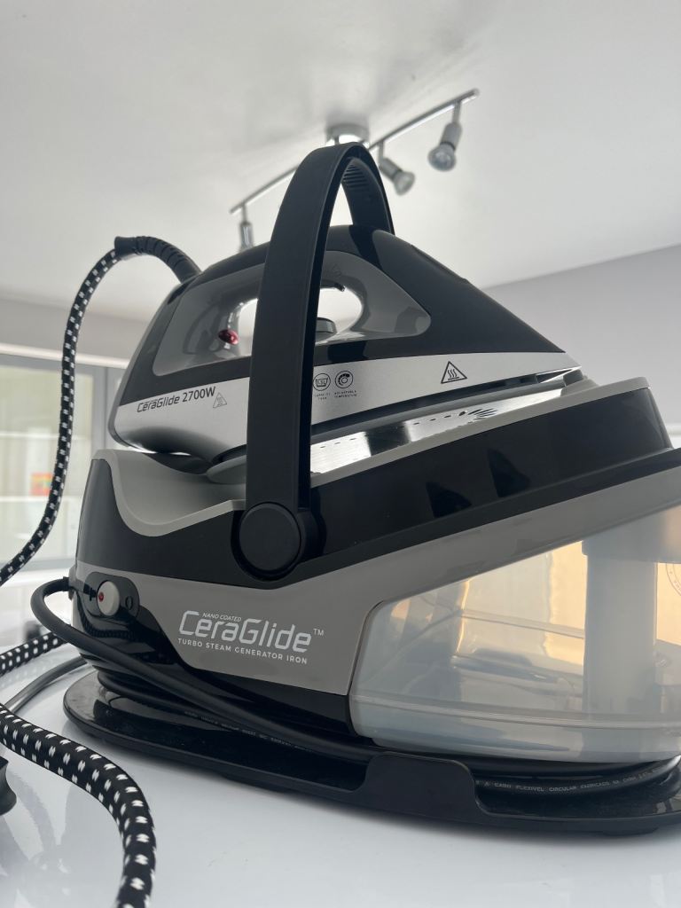 CeraGlide 2200W Steam Generator Iron