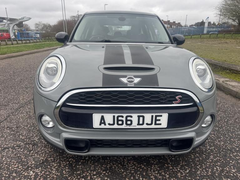 MINI HATCH 2.0 5-Door Hatch Cooper SD 2016